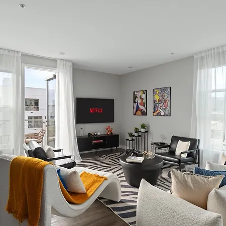 Cozy And Spacious Apartment'S In The Heart Of La
